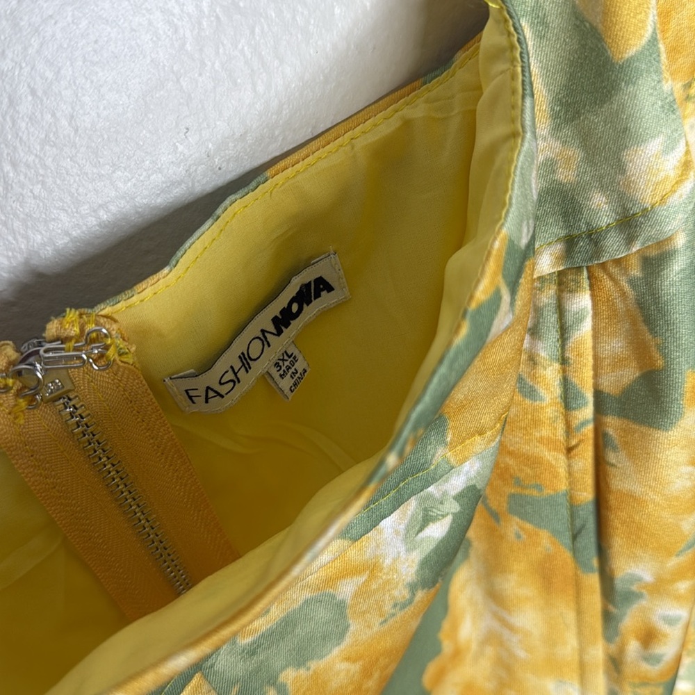 Fashion Nova Yellow and Green Floral Bustier Style Camisole Size 3XL - Picture 2 of 6